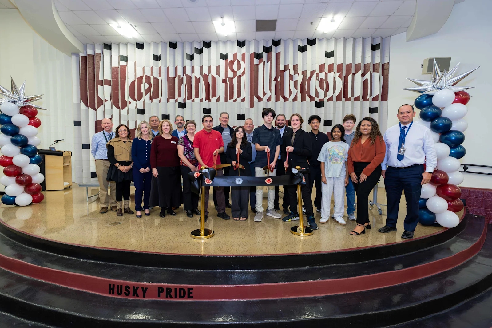 d2ea2424de67b8daa8257d91cdabb965_semiconductorribboncutting_dsc06659.jpg